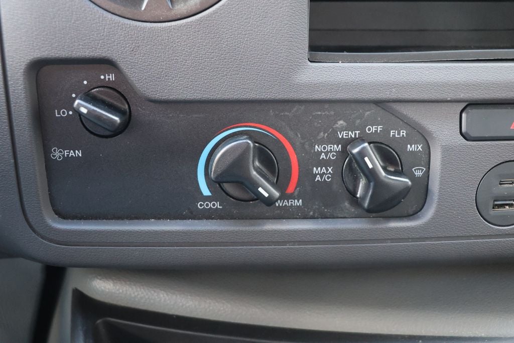 2025 Ford Super Duty E-450 Box Truck