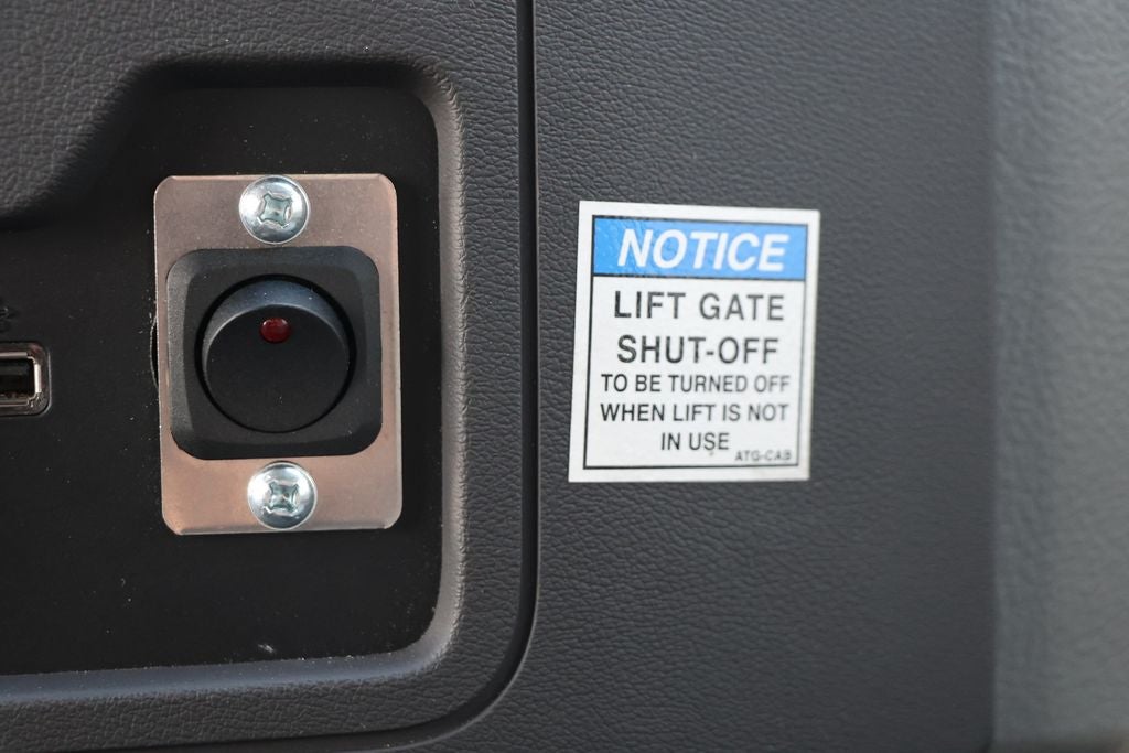 2025 Ford Super Duty E-450 Box Truck