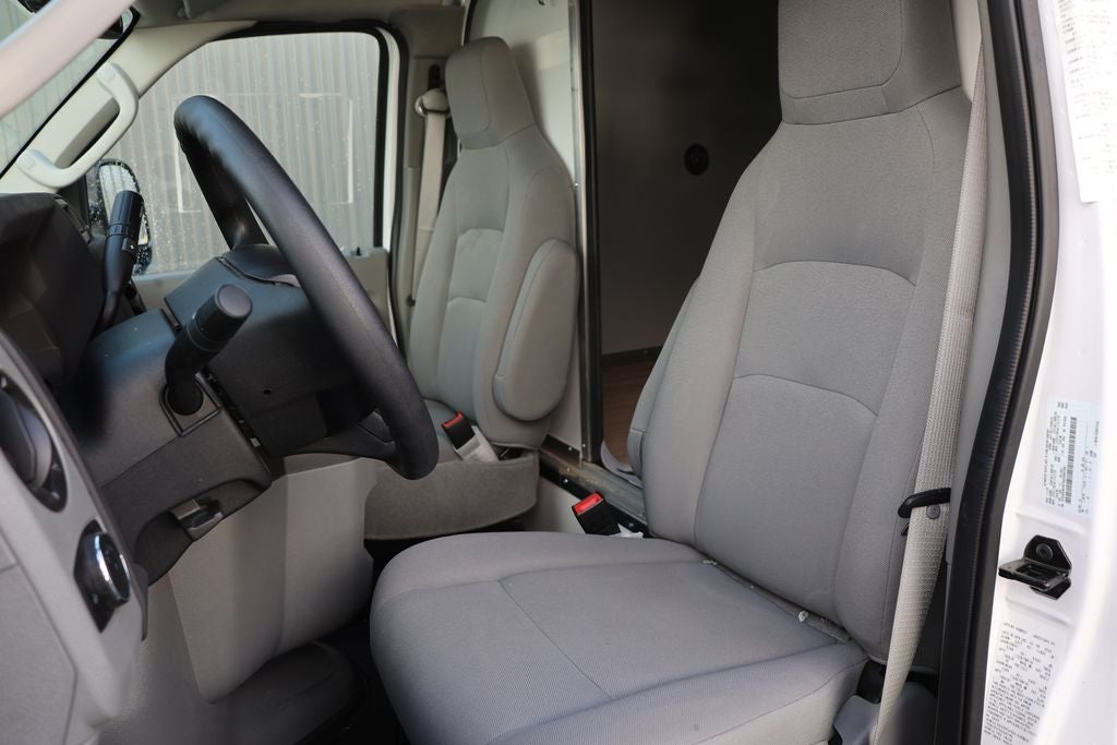 2025 Ford Super Duty E-450 Box Truck