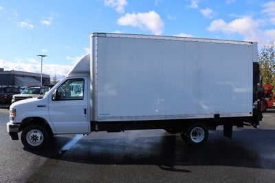 2025 Ford Super Duty E-450 Box Truck