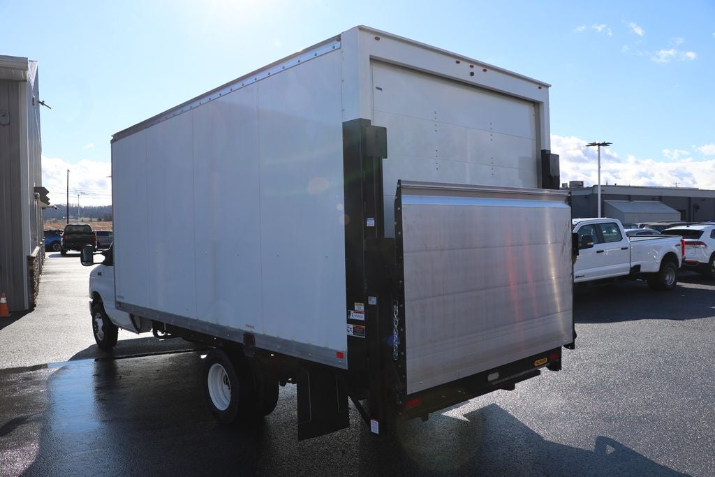 2025 Ford Super Duty E-450 Box Truck