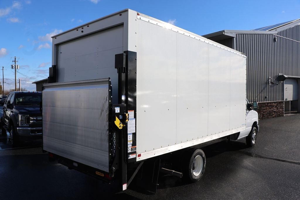 2025 Ford Super Duty E-450 Box Truck