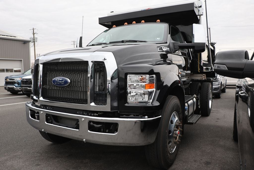 2025 Ford Super Duty F-750 Dump Body