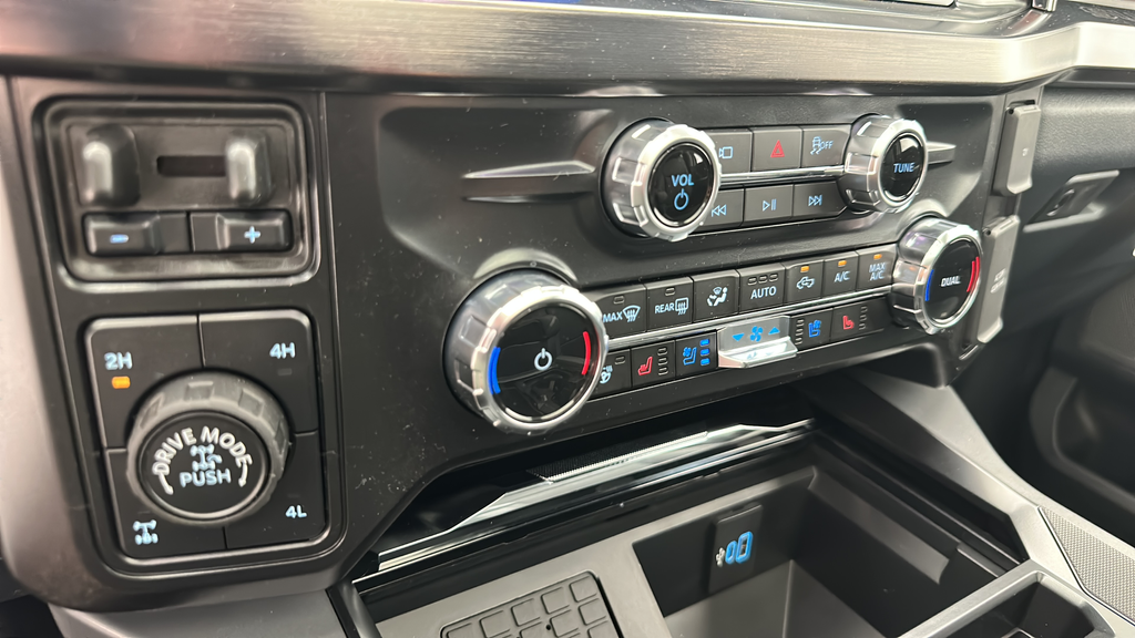 2026 Ford Super Duty F-350 Lariat