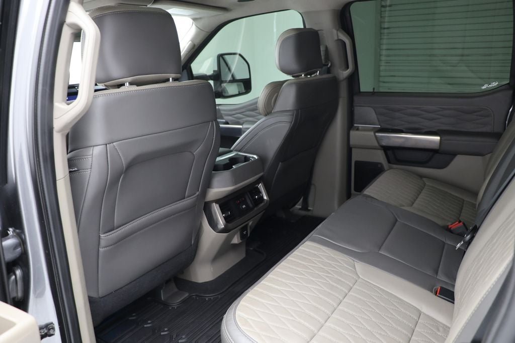 2025 Ford Super Duty F-350 Platinum