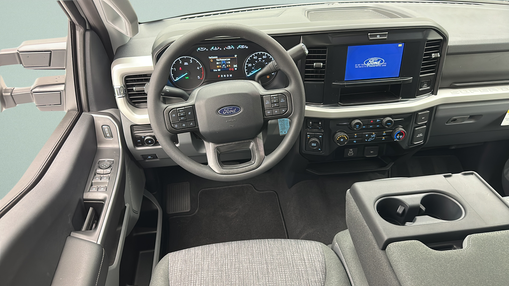 2027 Ford Super Duty F-350 XLT