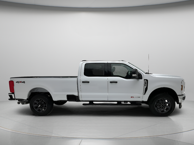 2027 Ford Super Duty F-350 XLT