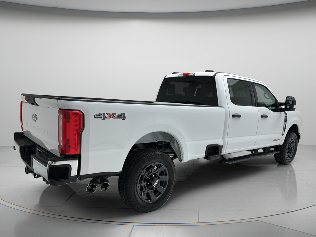 2027 Ford Super Duty F-350 XLT