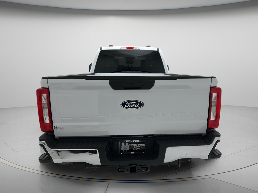 2027 Ford Super Duty F-350 XLT