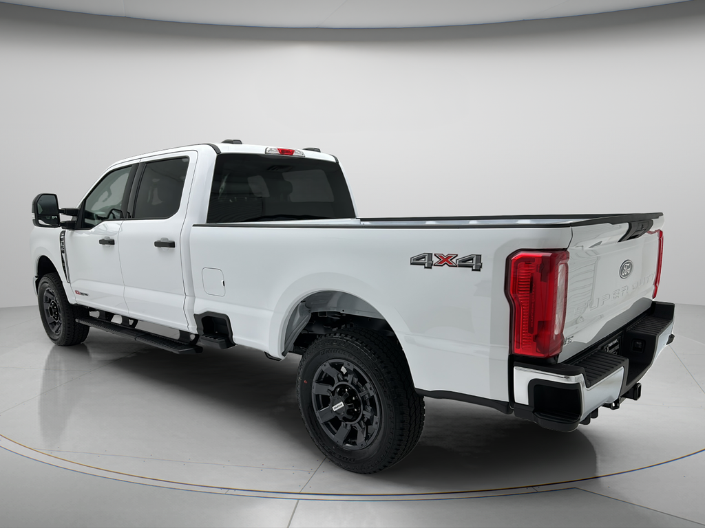 2027 Ford Super Duty F-350 XLT