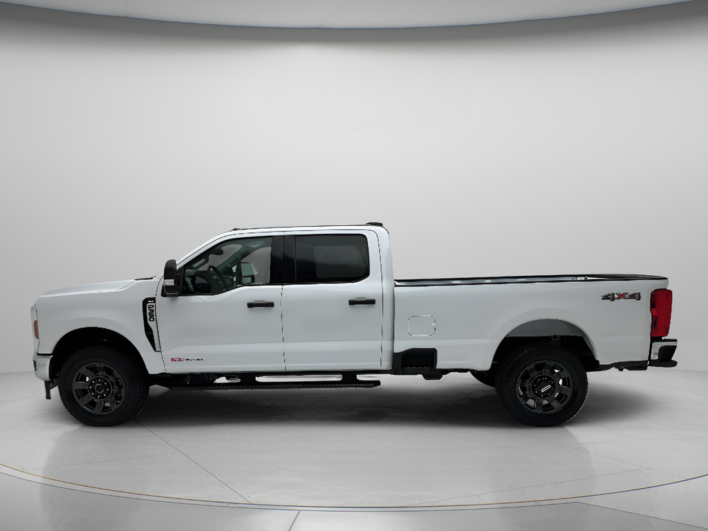 2027 Ford Super Duty F-350 XLT