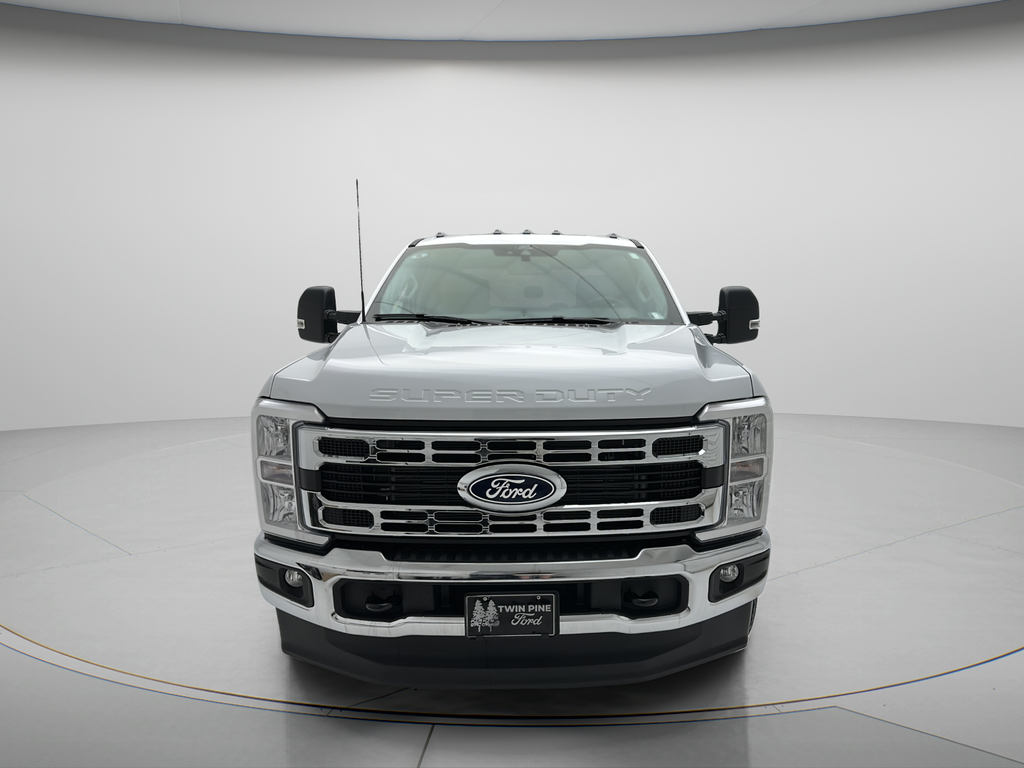 2027 Ford Super Duty F-350 XLT