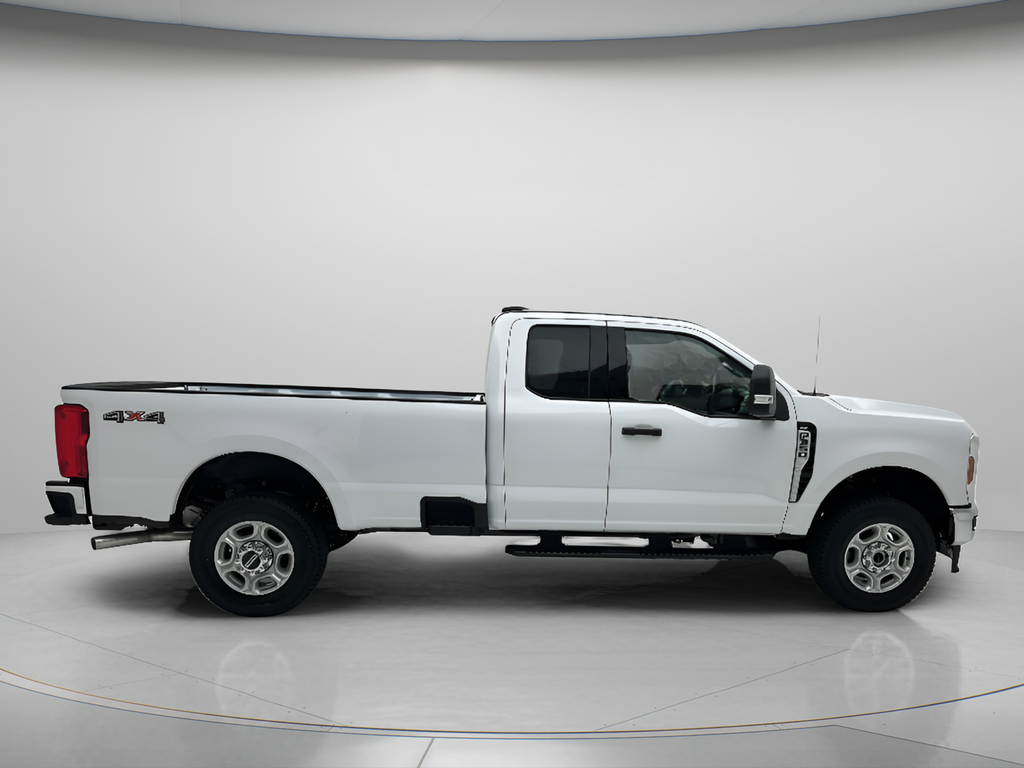 2026 Ford Super Duty F-350 XLT