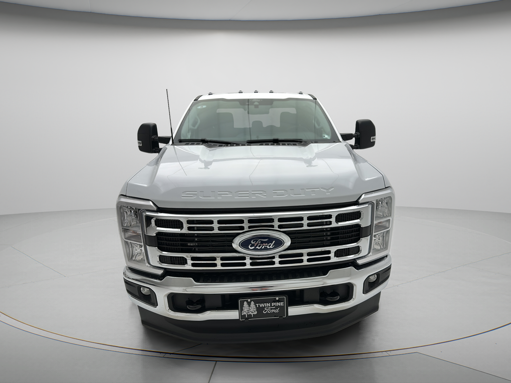 2026 Ford Super Duty F-350 XLT