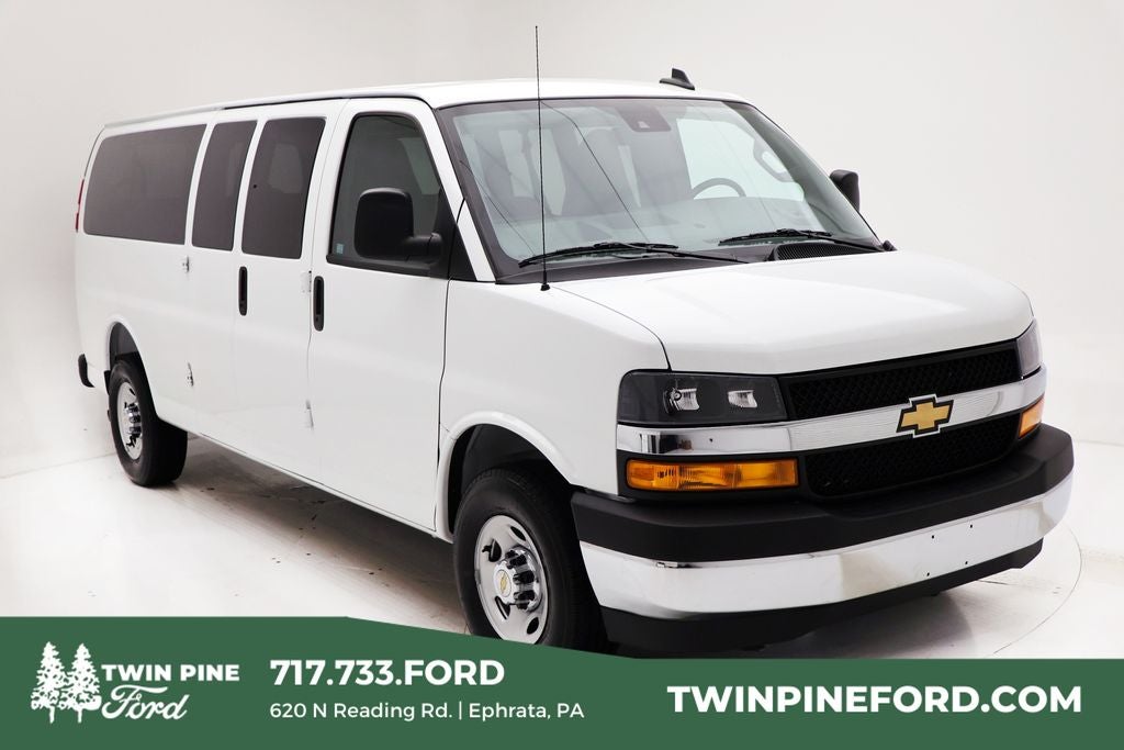 2025 Chevrolet Express 3500 LT Passenger