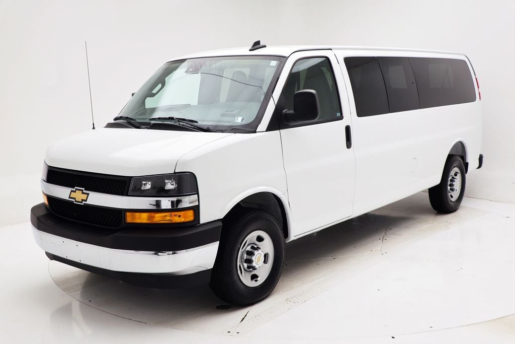 2025 Chevrolet Express 3500 LT Passenger