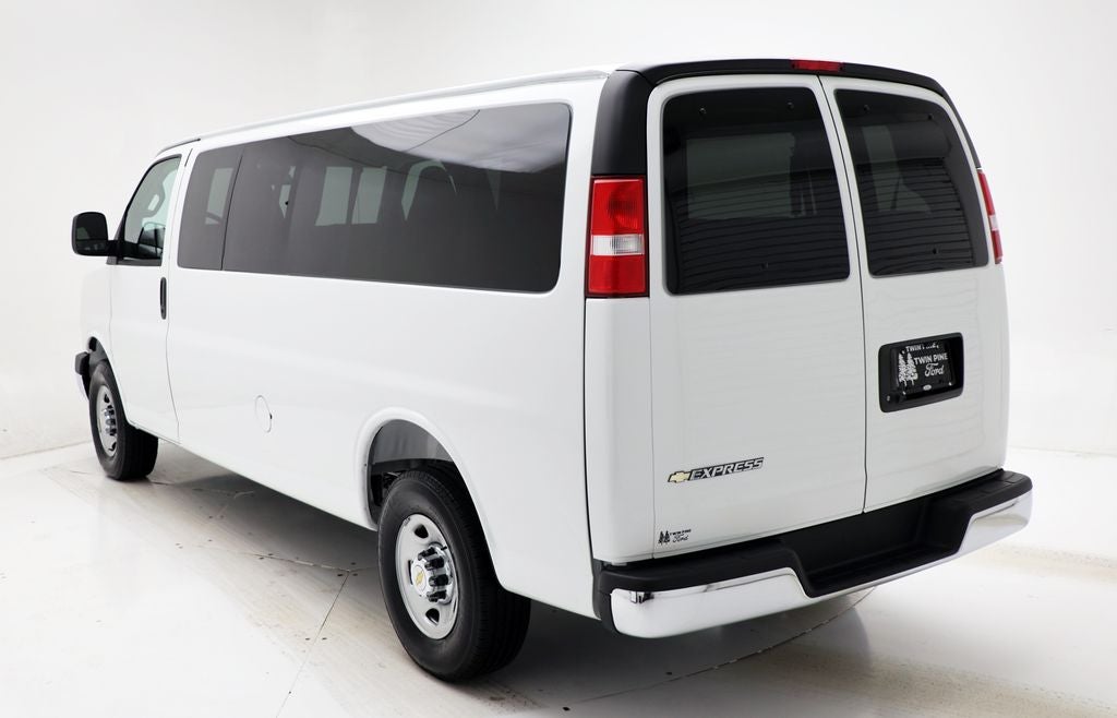 2025 Chevrolet Express 3500 LT Passenger