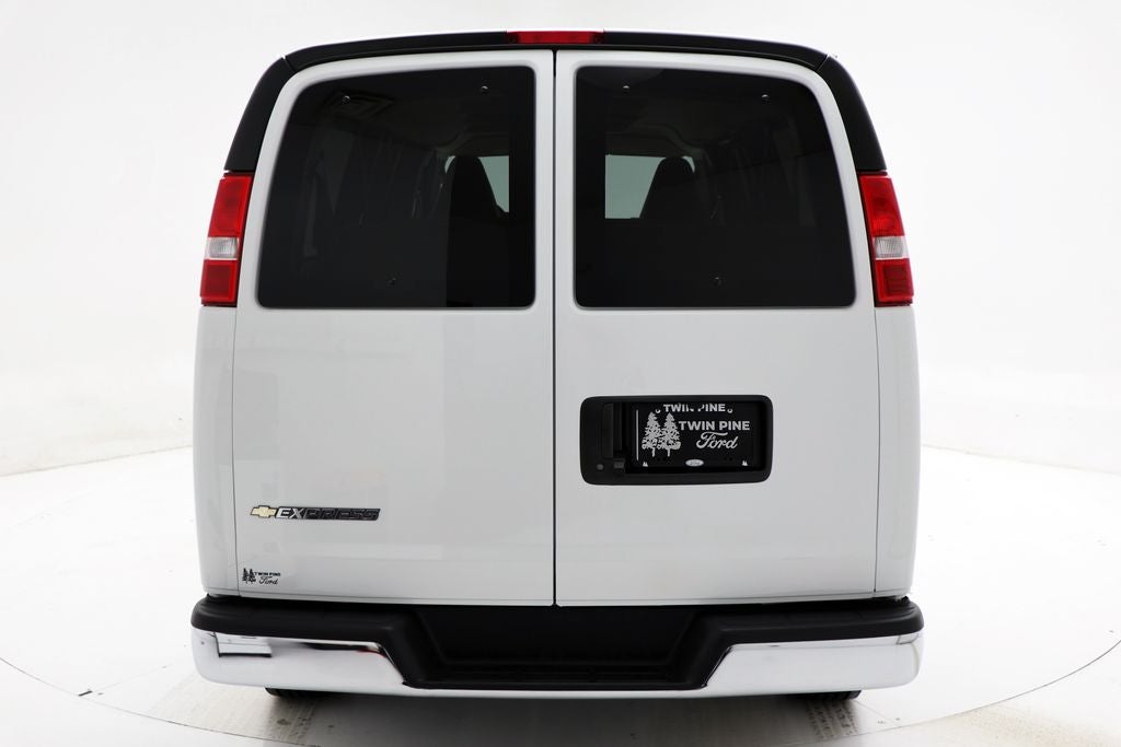 2025 Chevrolet Express 3500 LT Passenger