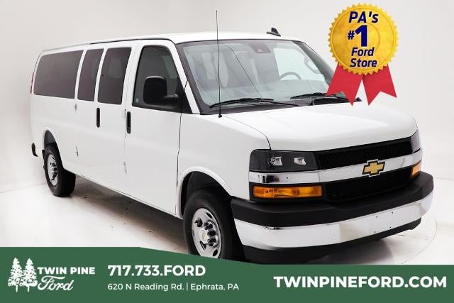 2025 Chevrolet Express 3500 LT Passenger