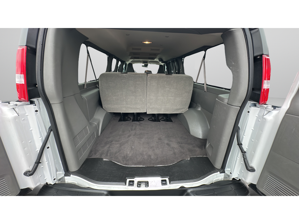 2025 Chevrolet Express 3500 LT Passenger