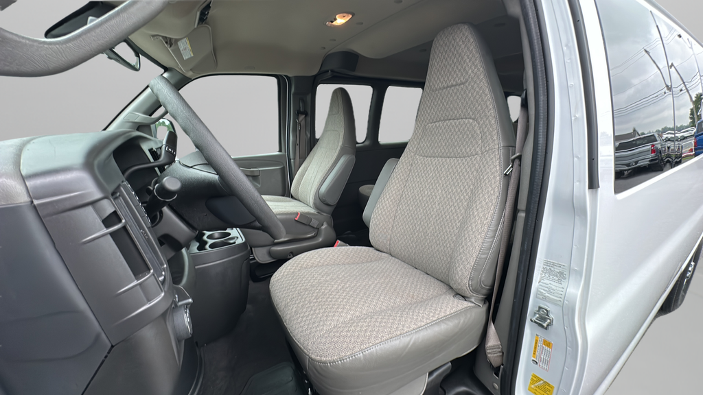 2025 Chevrolet Express 3500 LT Passenger