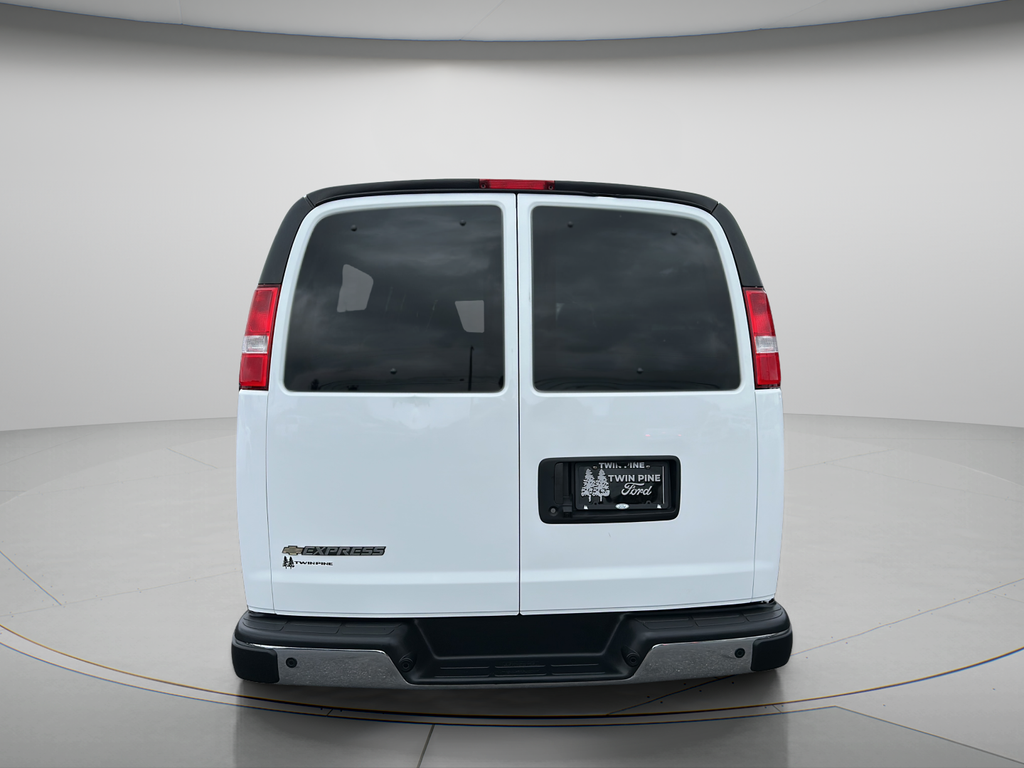 2025 Chevrolet Express 3500 LT Passenger