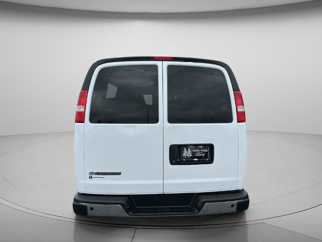 2025 Chevrolet Express 3500 LT Passenger