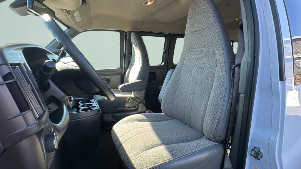 2025 GMC Savana 3500 LT