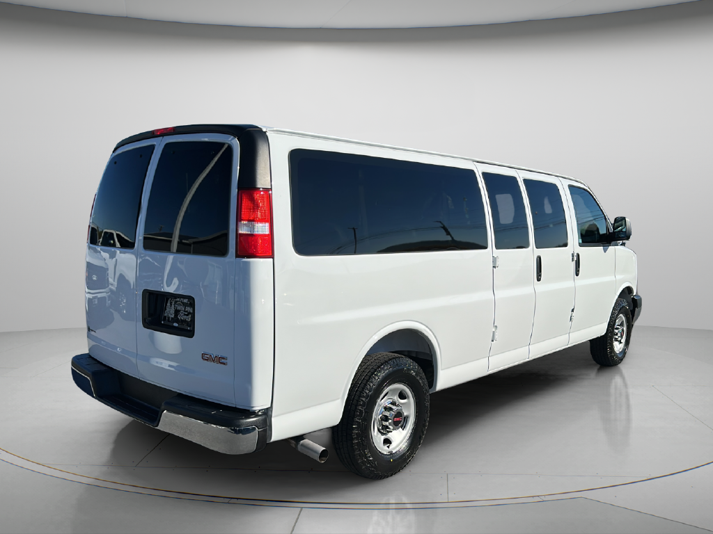 2025 GMC Savana 3500 LT