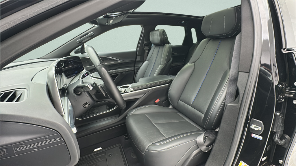 2024 Cadillac LYRIQ Sport