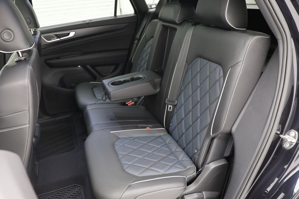 2024 Volkswagen Atlas Cross Sport 2.0T SEL Premium R-Line