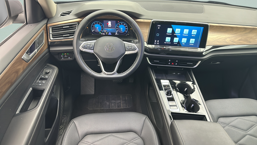 2025 Volkswagen Atlas 2.0T SE w/Technology