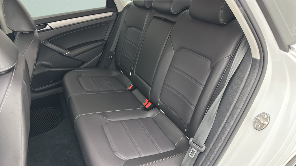 2022 Volkswagen Passat 2.0T SE