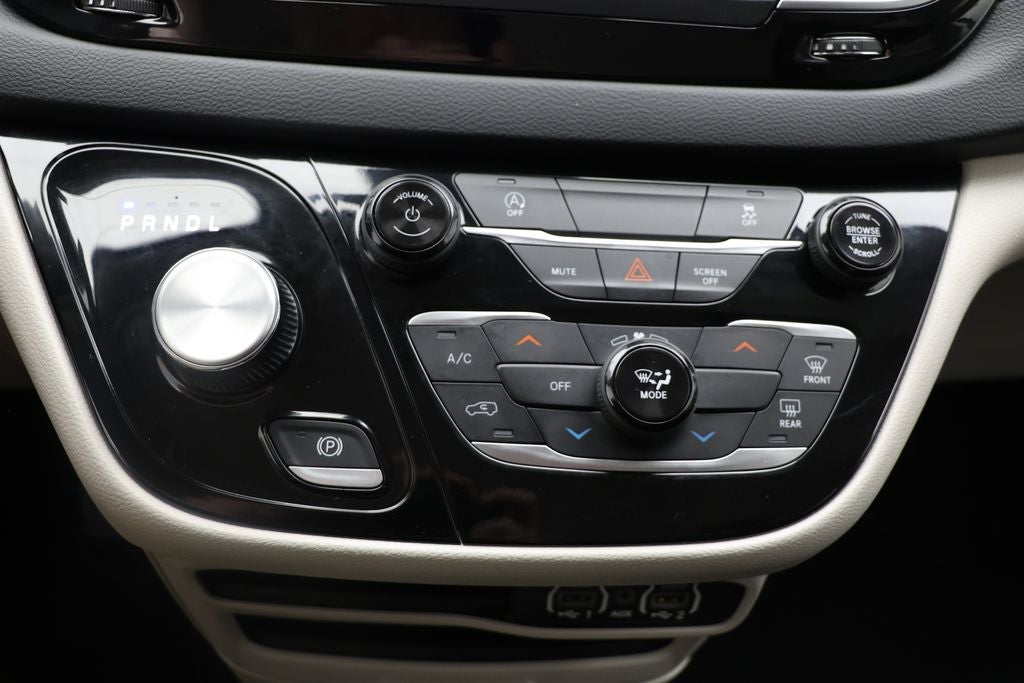 2023 Chrysler Voyager LX