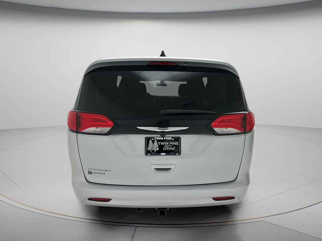 2022 Chrysler Voyager LX