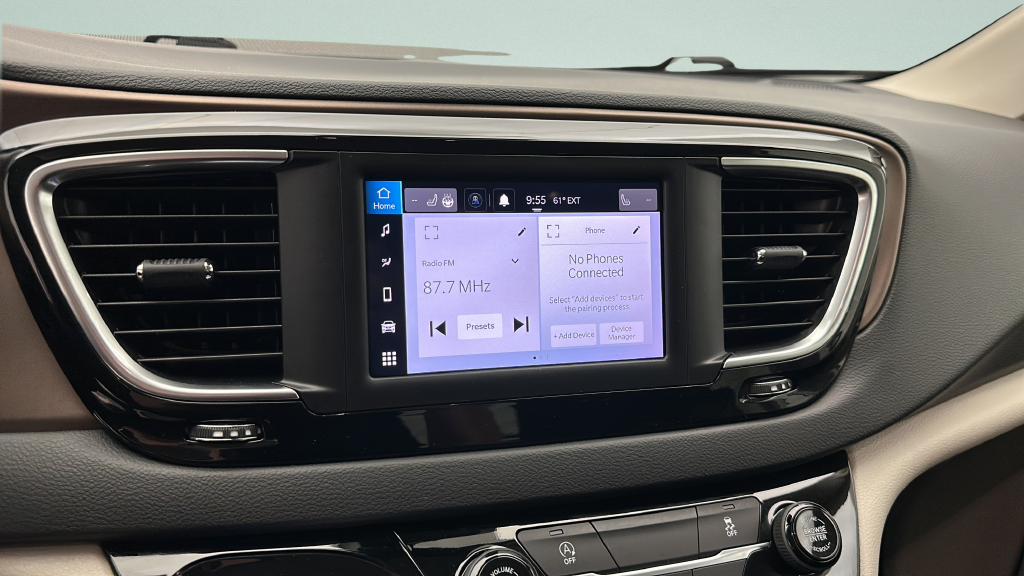 2023 Chrysler Voyager LX