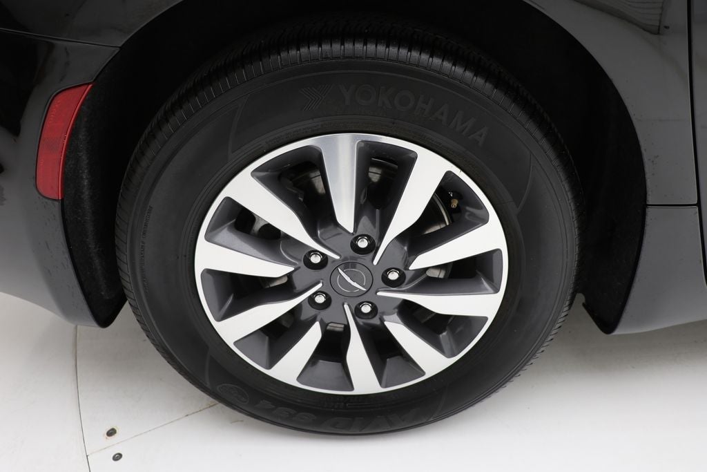 2024 Chrysler Pacifica Hybrid Select