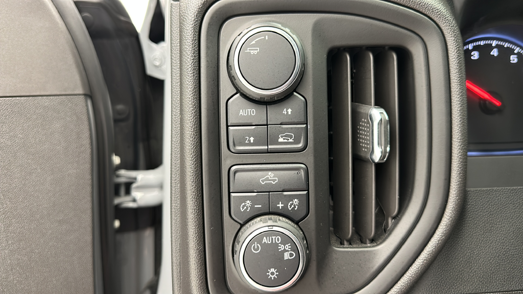 2025 Chevrolet Silverado 1500 Custom