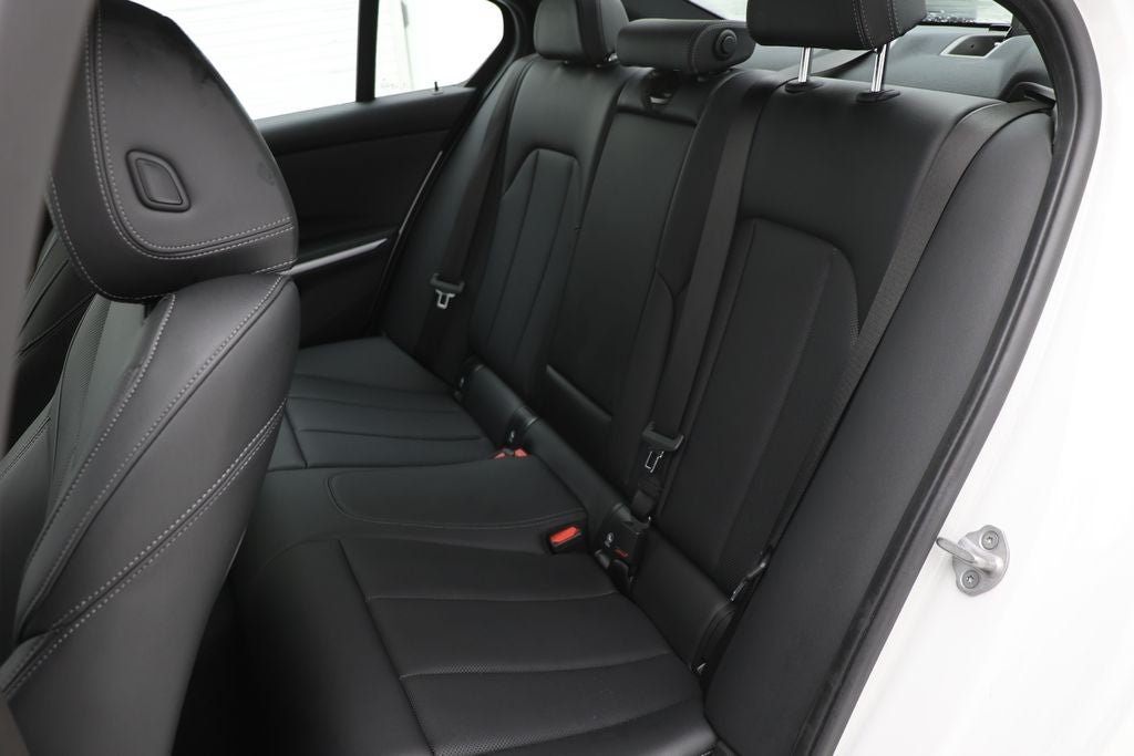 2024 BMW 3 Series 330i xDrive