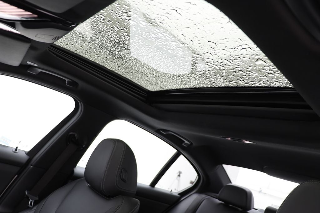 2024 BMW 3 Series 330i xDrive