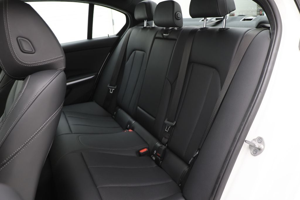 2024 BMW 3 Series 330i xDrive