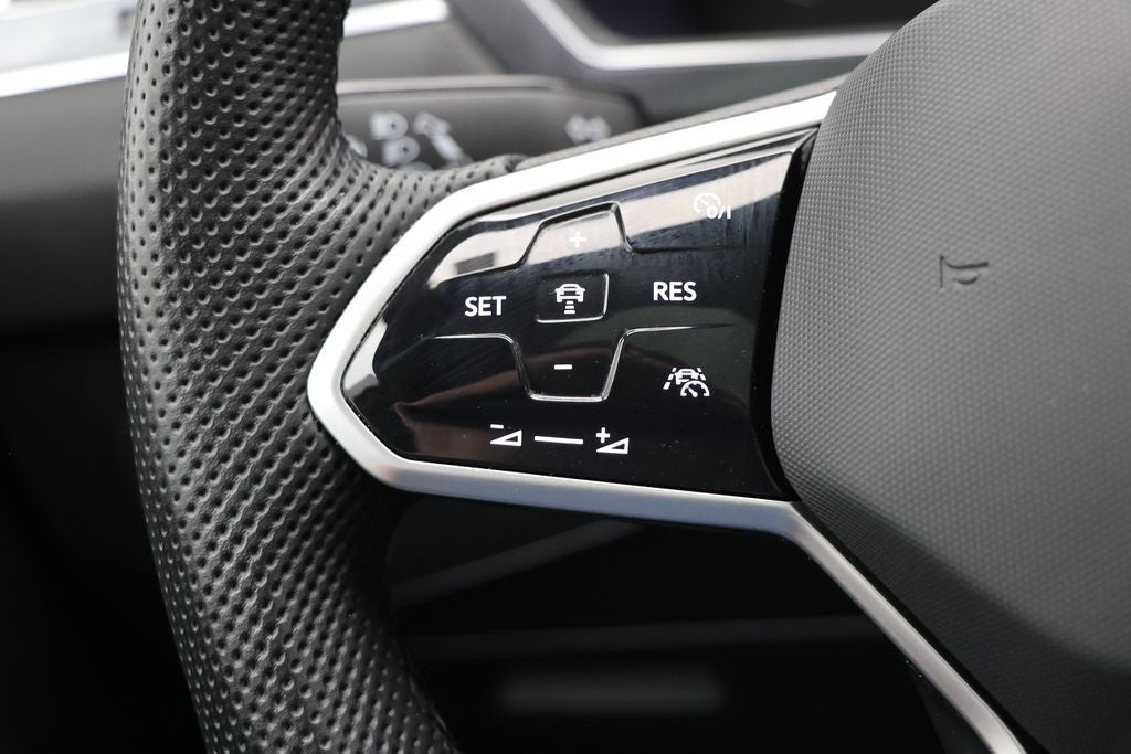 2022 Volkswagen Tiguan 2.0T SEL R-Line