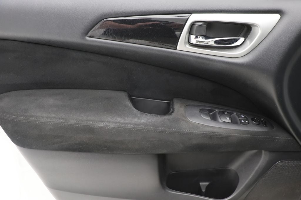 2016 Nissan Pathfinder SV