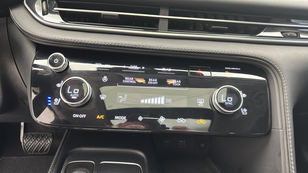 2024 INFINITI QX60 LUXE
