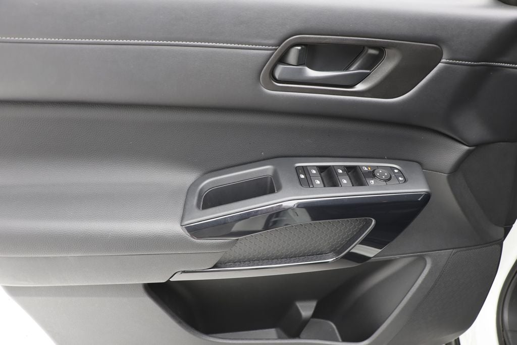 2024 Nissan Pathfinder S