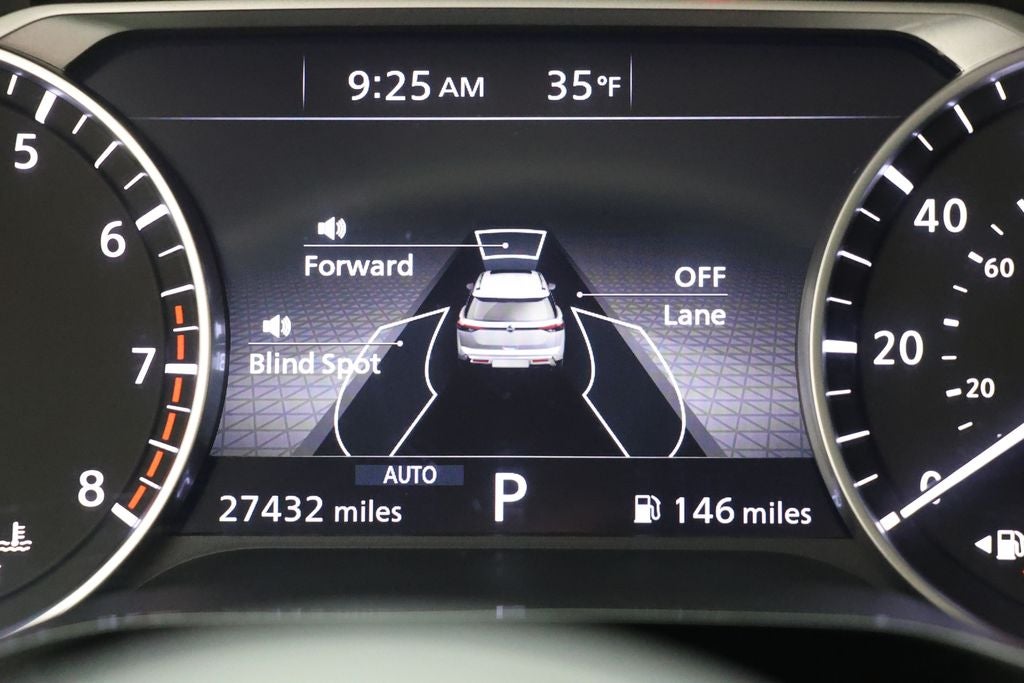 2025 Nissan Pathfinder SV