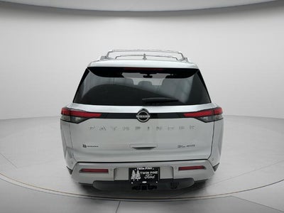 2024 Nissan Pathfinder SL