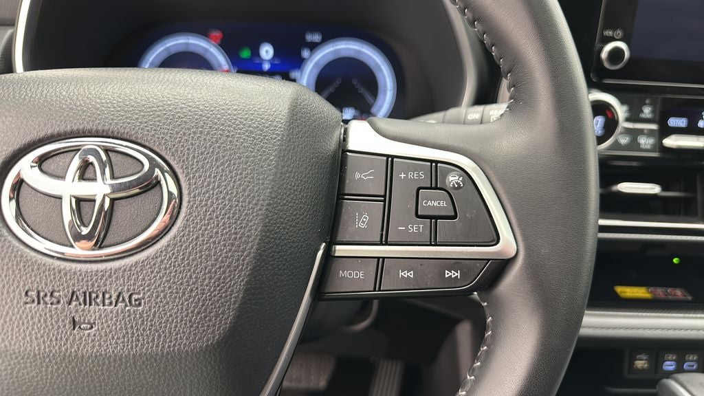 2025 Toyota Highlander Base