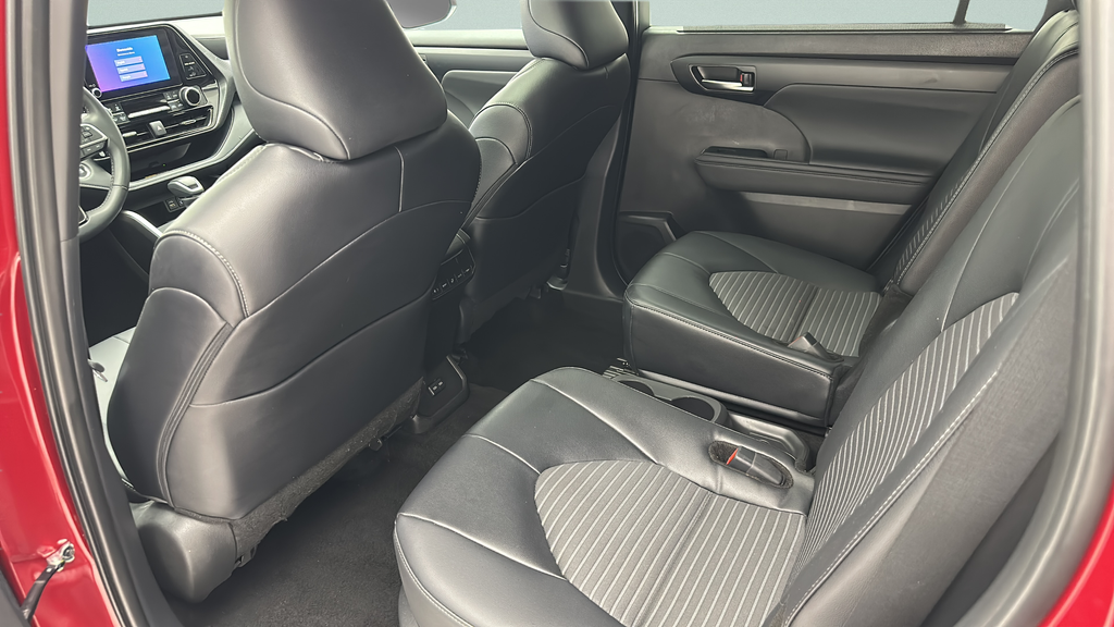 2025 Toyota Highlander Base