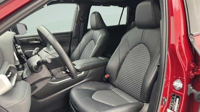 2025 Toyota Highlander Base